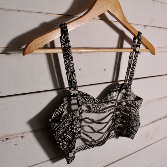 Geometric Sweetheart Crop Top - Picture 4 of 5